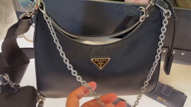 Prada Re-Edition 2005 Re-Nylon bag смотреть онлайн