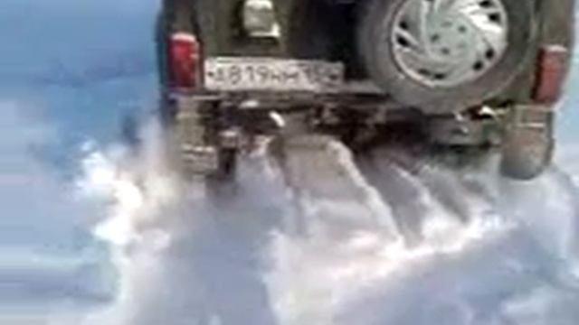 Уаз в снежном поле 2