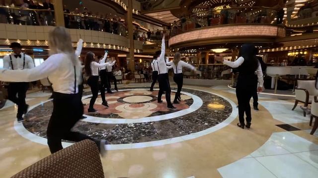 Smart Mob Dance Onboard Princess Cruise Ship смотреть онлайн