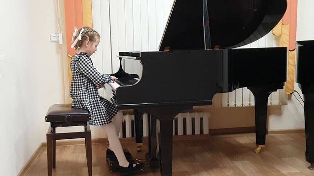 Пичугина Есения, 1 класс. О. Геталова "Утро в лесу", Д. Кабалевский "Клоуны". смотреть онлайн