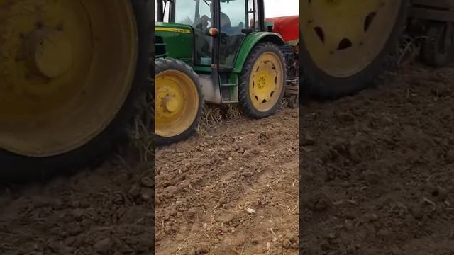 Уборка чеснока ботвовяжущим комбайном JJ Broch в Испании смотреть онлайн