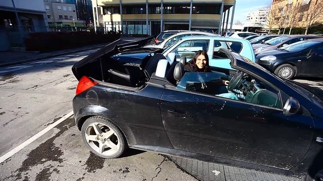 Tigra Twin Top roof opening filmed with a Canon EOS 5D Mark II and Nikon 17mm Lens смотреть онлайн