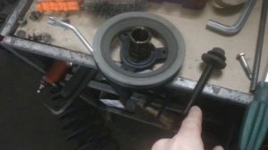 Сатурн Вуе меняем передний сальник коленвала.