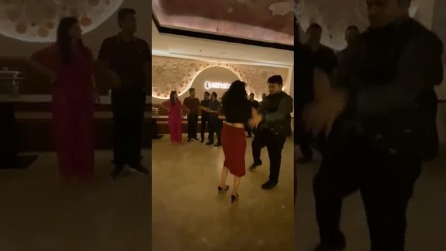Devroop Sharma & Shreeya Divekar dancing Salsa at Shifuku | Song - Bailando