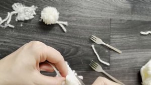 Как сделать помпон к шапке | очень быстро