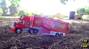 Disney Cars TRACTOR TIPPING FUN! Lightning Mcqueen & Mater - Pixar Cars  - Kids Movie - The Cars