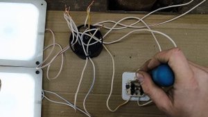 Неправильно работает двухклавишный выключатель