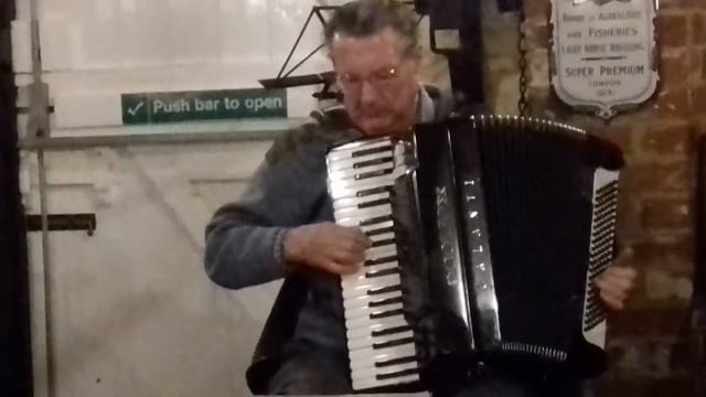 Dick Walters - Piano Accordian смотреть онлайн