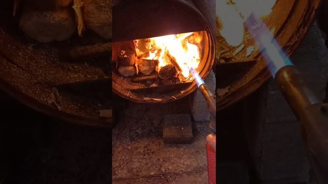 РАЗЖИГАЕМ ЖЕЛЕЗНУЮ ПЕЧКУ С АЛЮМИНЕВЫМИ ТРУБАМИ НА ОБОГРЕВ,БЕЗ ЗАДЫМЛЕНИЯ. смотреть онлайн