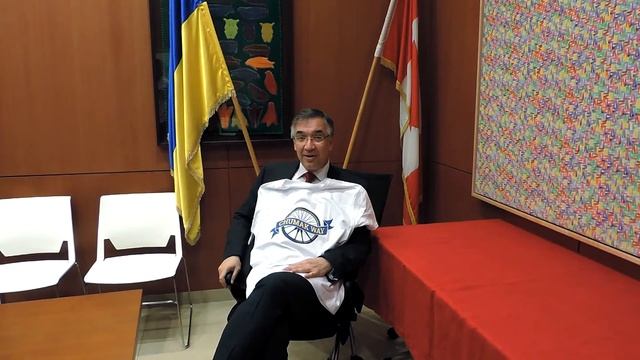 Canadian ambassador to Ukraine Roman Waschuk welcomes ChumakWay cyclists смотреть онлайн
