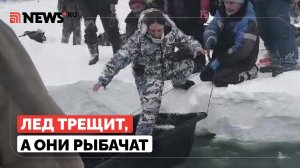 Две сотни рыбаков застряли на льдине в Охотском море