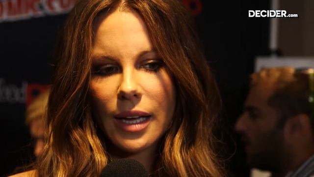 Underworld: Blood Wars Cast Interview - NYCC 2016 смотреть онлайн