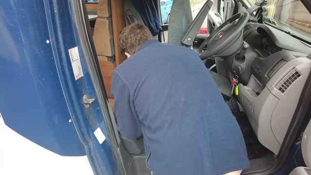 How to know if your LEISURE BATTERY is dead - And how to change it!