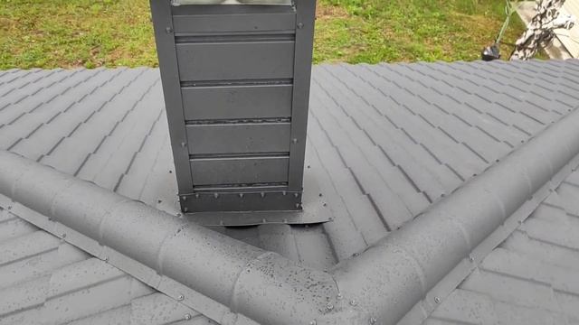 Обзор завершенной 4-х скатной кровли. Металлочерепица KREDO цв. RAL-7024 Satin - серый( матовый) смотреть онлайн