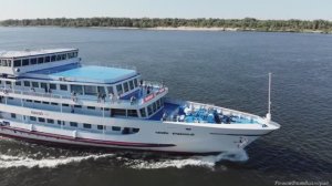 Теплоход Семен Буденный на Волге