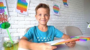 Марк пополняет свою коллекцию машинками Hot Wheels