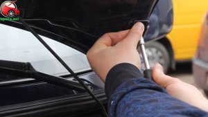 Установка упоров / амортизаторов капота на VW Transporter T4 rest от upora.net