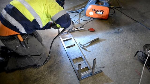 Lets Weld! S2E4 | Battery rack смотреть онлайн