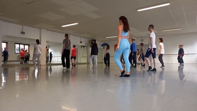 Урок_16. Разминка. Джаз-модерн. 25.11.2023. смотреть онлайн
