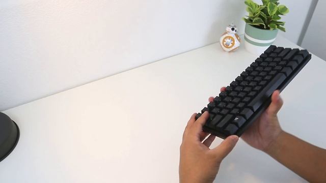Razer Huntsman Mini (60%) Unboxing & Type Test смотреть онлайн