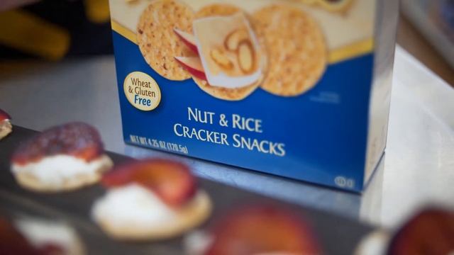 Snippits at Walmart: Blue Diamond Gourmet Almonds and Nut Thins смотреть онлайн