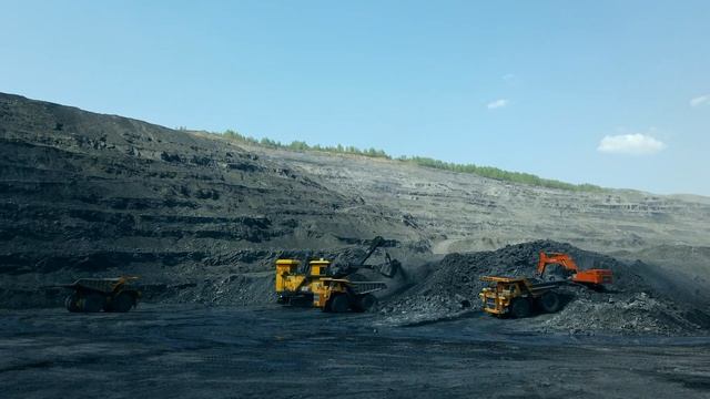 Вокруг зеленеет лес в яме всё по старому