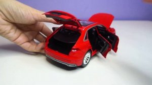 Коллекционная машинка Audi Q8 quattro | Игрушечная машинка со звуком | Audi Q8 DIE-CAST CHE ZHI