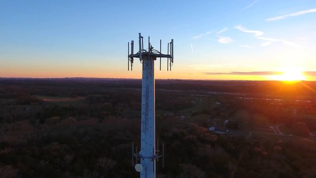 This Rare REIT Features Both High Growth AND a Relatively High Yield смотреть онлайн