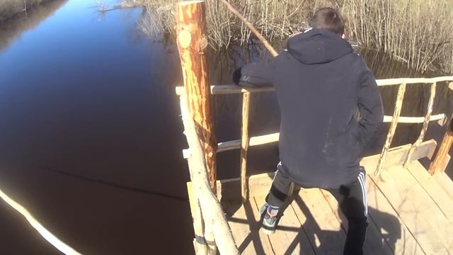 Новый шест трещал...От такой рыбалки на паук-подъемник... смотреть онлайн