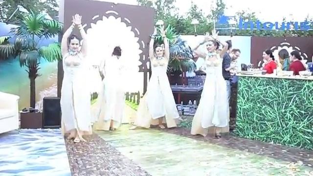 Churaliya+Pyar lo Pyar Do in Meriden Cantry Club Болливуд 70 80 смотреть онлайн