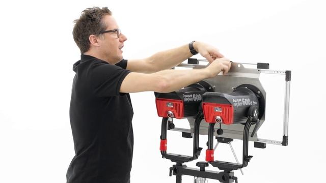 RABBIT-EARS® Instructions: 2 x APUTURE 600D Pro смотреть онлайн