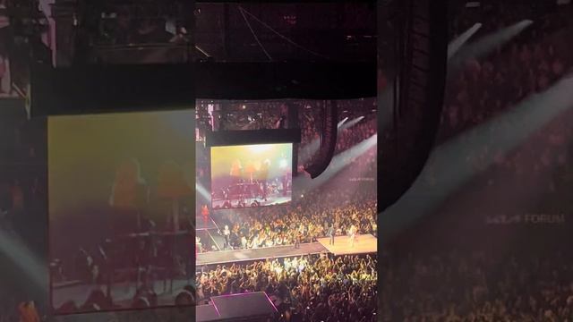 Madonna - Live at the Kia Forum March 11 2024 - Vogue смотреть онлайн