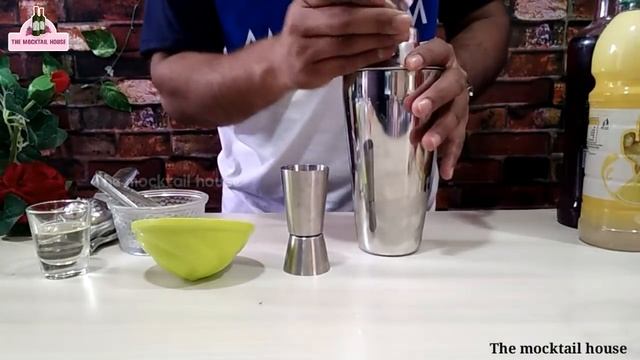 ginger lime & strawberry lemonade || The mocktail house смотреть онлайн