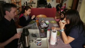 Oxford Navigate (A2) Unit 2 The Menna family