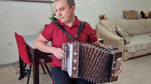 Бьётся в тесной печурке огонь.  Гармонь.