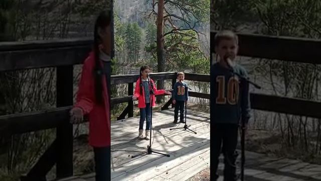 Григорян Глеб, Поляйкина Есения. Новичихина В. «Месяц май, он какой». смотреть онлайн