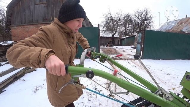 Учимся управлять тяжёлым мотоблоком.