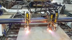 Режет как масло, металл 60 мм газовыми резаками Harris на станке газокислородной резки серии 6000