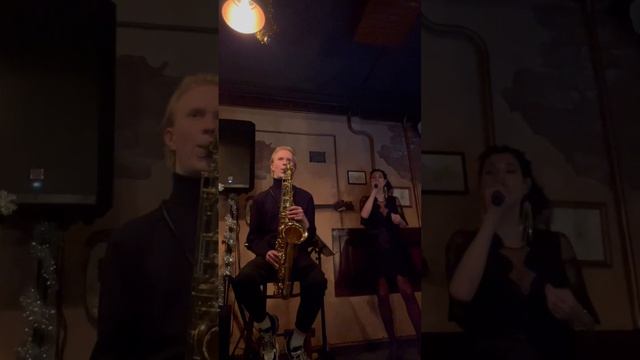 Останусь (лаунж: саксофон и вокал)