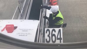 Разгрузка багажа в Японии