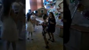 Танцы на Новый год в школе