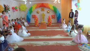 Очень трогательный танец девочек с лентами