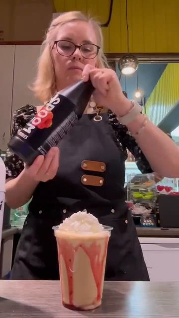 Фраппе «Вишня» смотреть онлайн