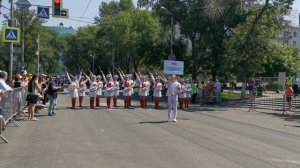 Марш-парад оркестров, мажореток и барабанщиц