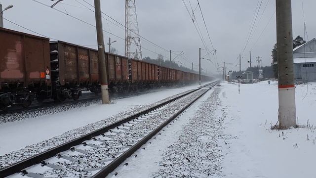 ВЛ10к-1047 летит с грузовым по зиме платформа Чёрная, приветливая бригада!