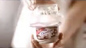 Реклама Даниссимо: Что выбрать - шоколадные вафельки или безе?