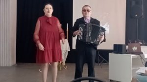Снег падает.