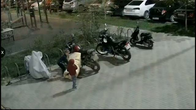 Вдруг из леса выбежала банда...) смотреть онлайн