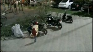 Вдруг из леса выбежала банда...)