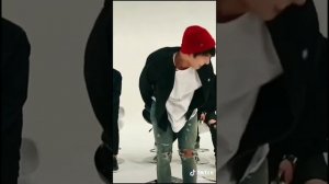 Арми в тик ток (коротко о том как арми убираются и делают уроки под песни BTS🤣)